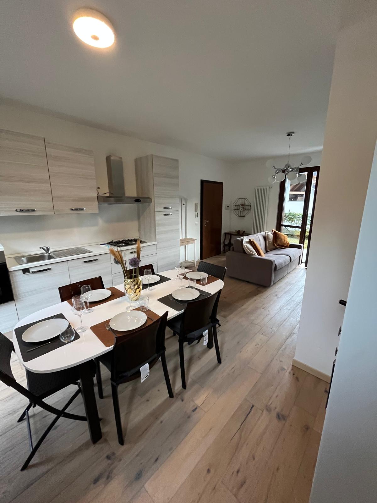 Appartement Argegno vanbinnen keuken